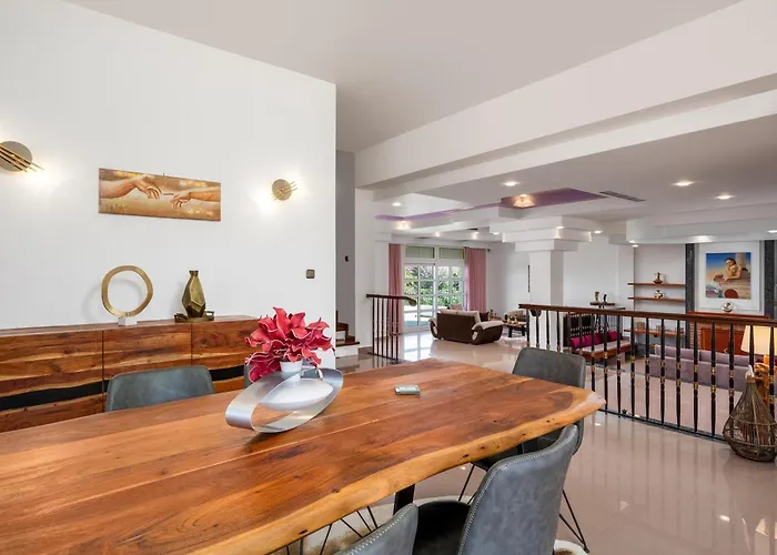 Villa Diamanti Prime Location