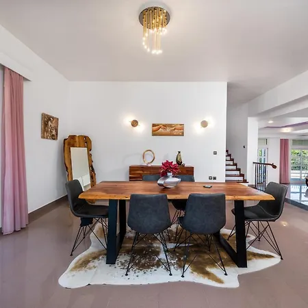 Villa Diamanti Prime Location