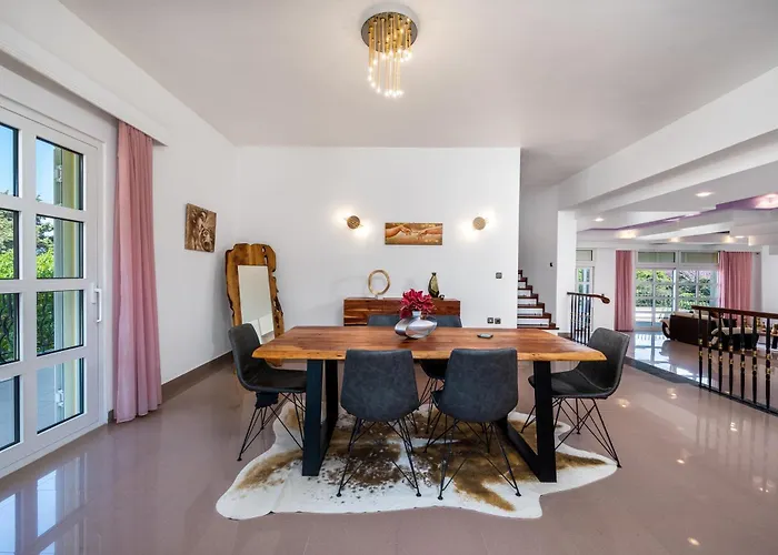 Villa Diamanti Prime Location