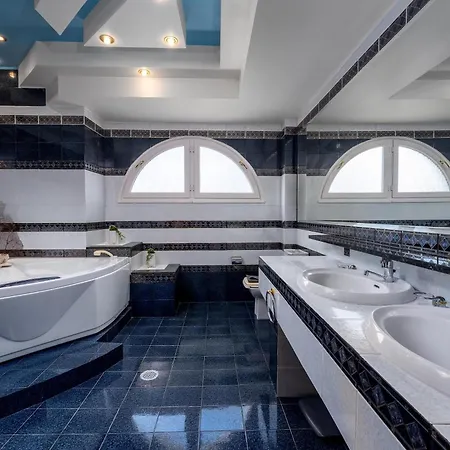 Villa Diamanti Prime Location